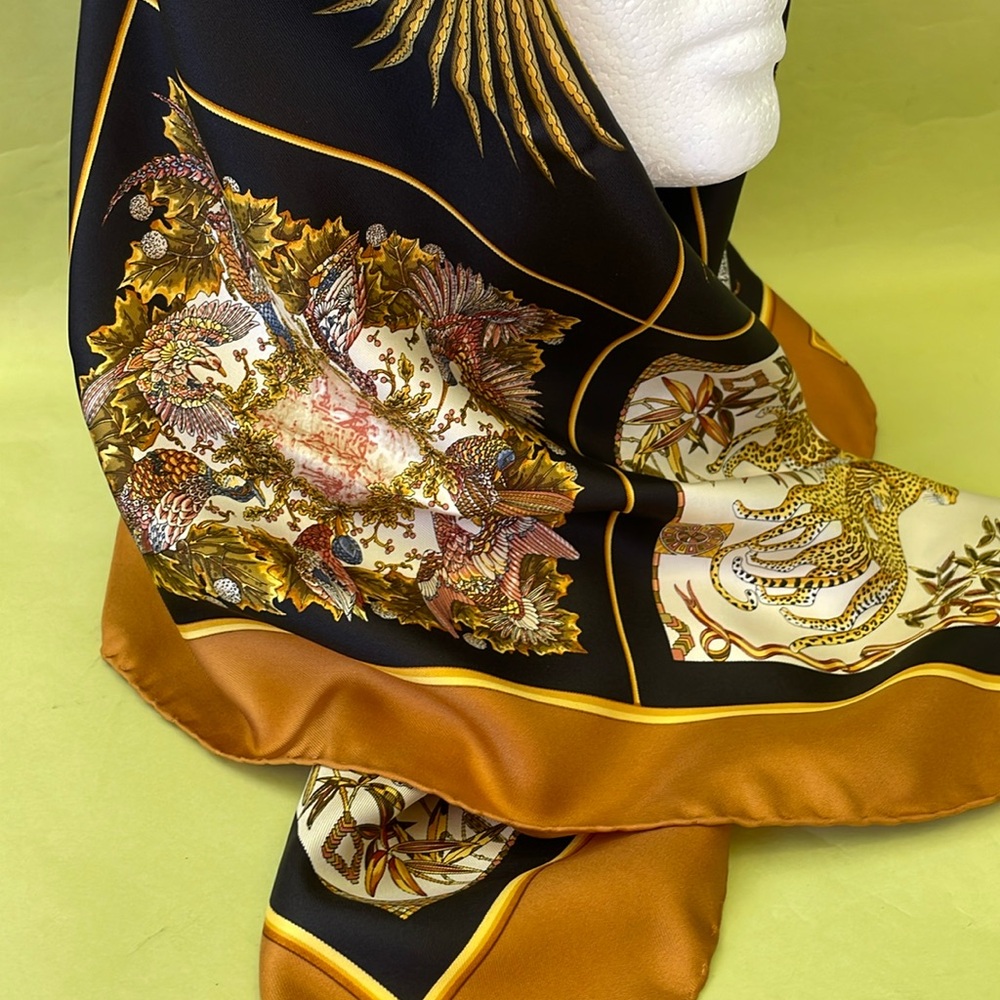 New vintage multicolored Salvatore Ferragamo silk scarf - Picture 5 of 9